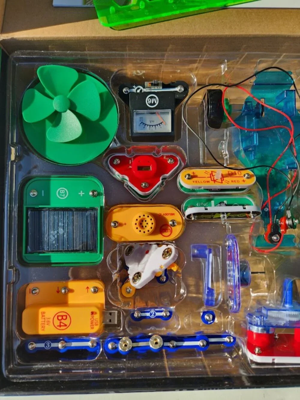 Elenco Snap Circuits Green Energy SCG-225 Science Engineering STEM Toy Projects